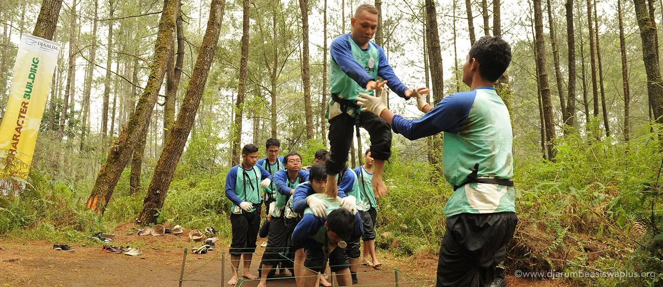 Berpacu Dalam Diam dan Waktu