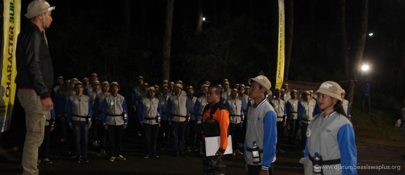 Tidur di Barak Hingga Dapatkan Keluarga Baru