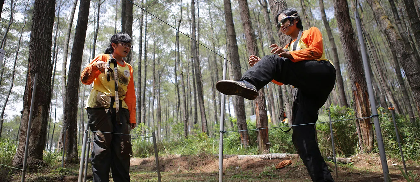 Blind Man Walking : Saling Melengkapi dengan Memandu dan Mendengar