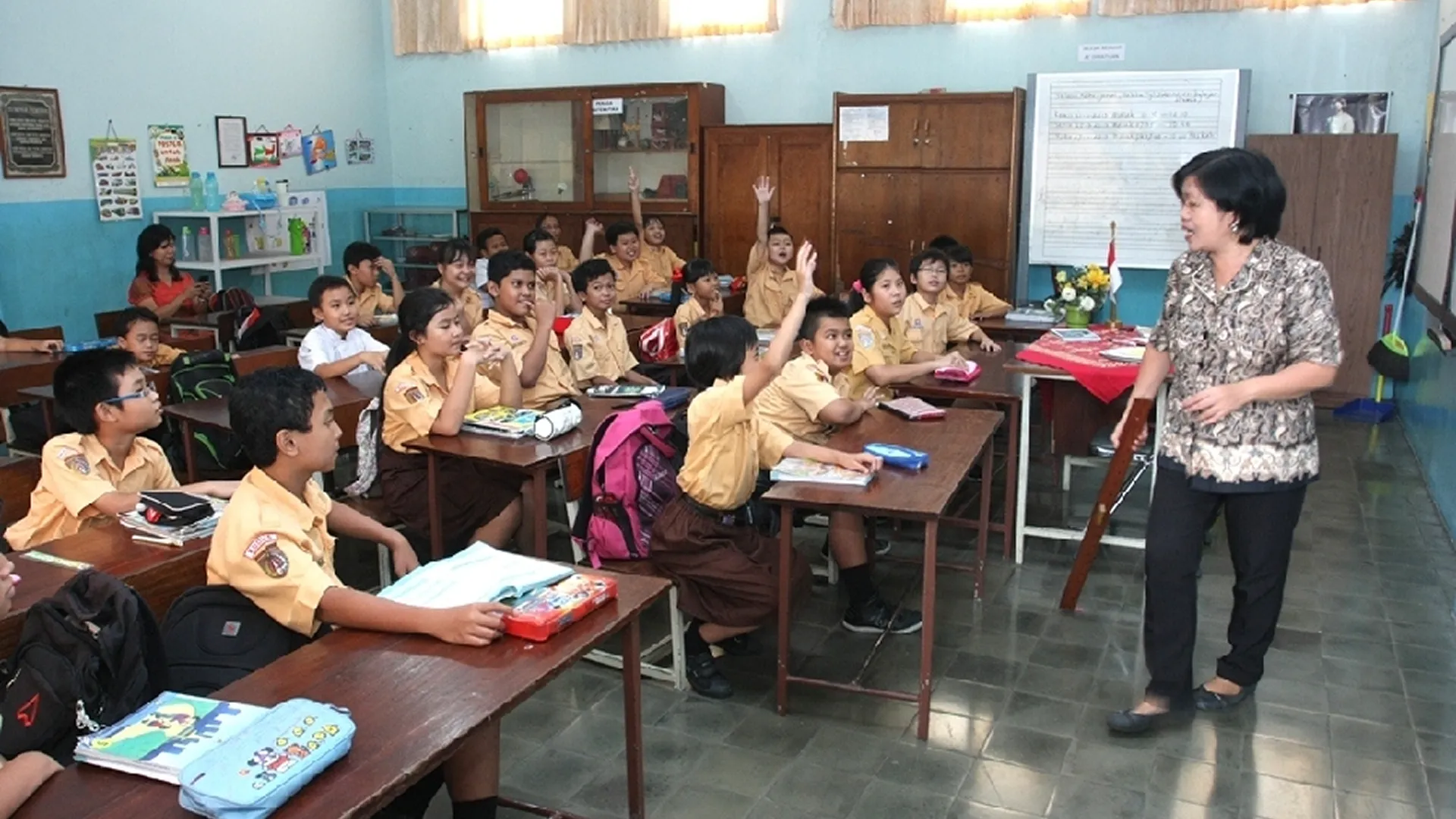 Program Pendidikan Usia Dini, Dasar dan Menengah